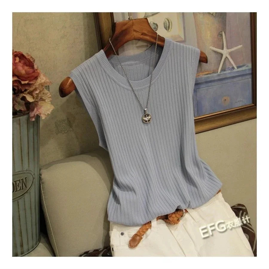 Women’s Sleeveless Knitted Blouse