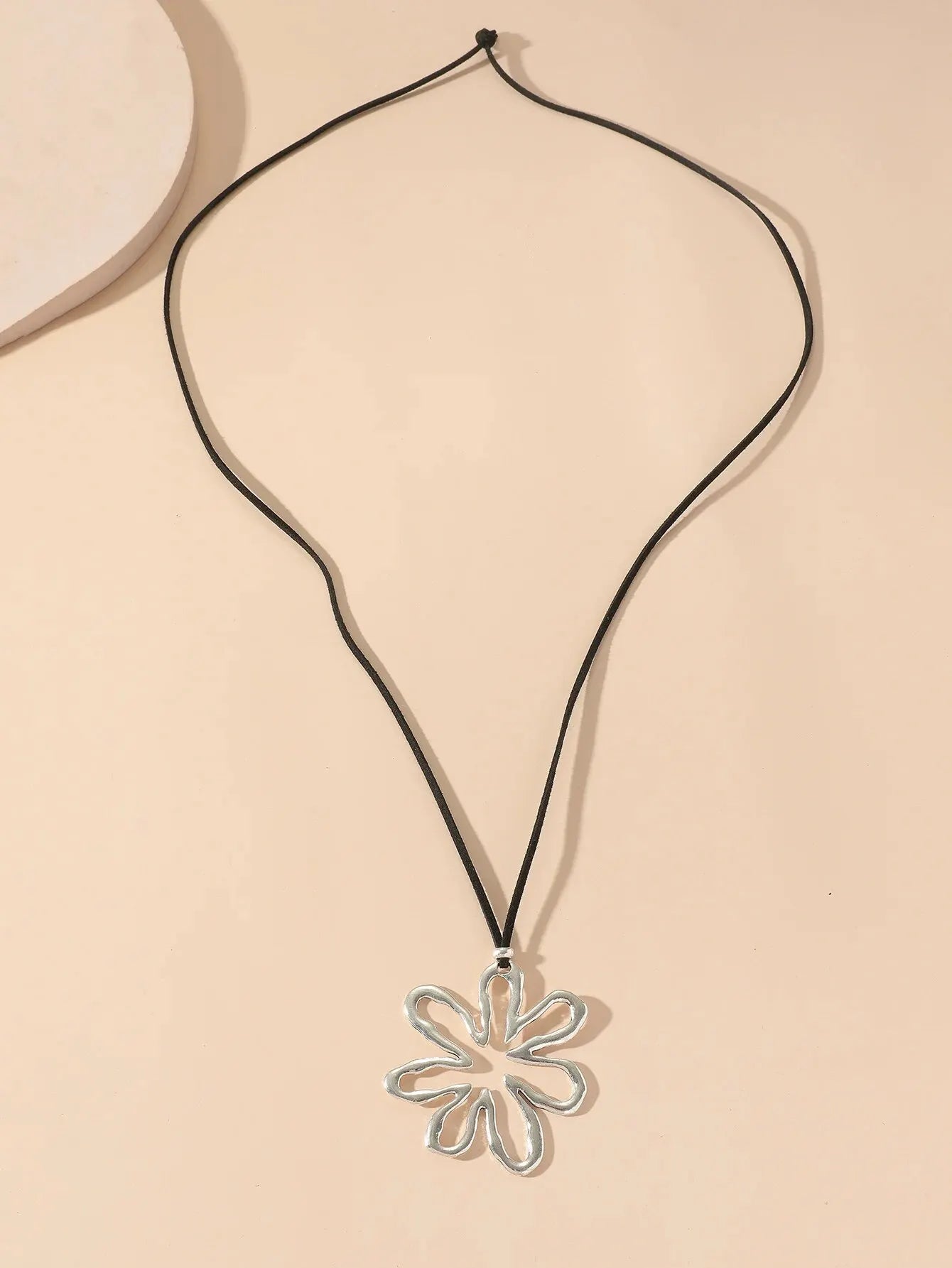 Simple Retro Hollowed-Out Petal Necklace