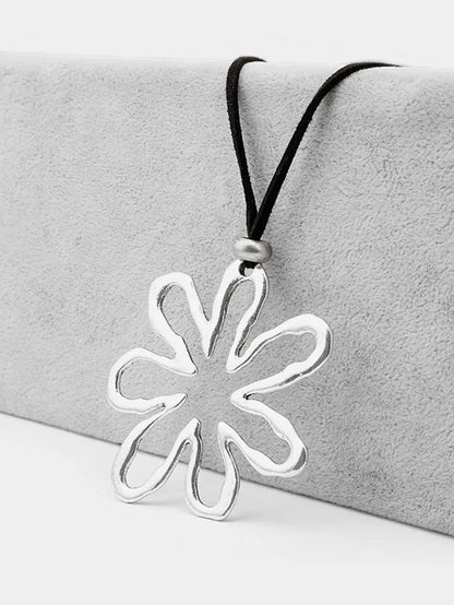 Simple Retro Hollowed-Out Petal Necklace