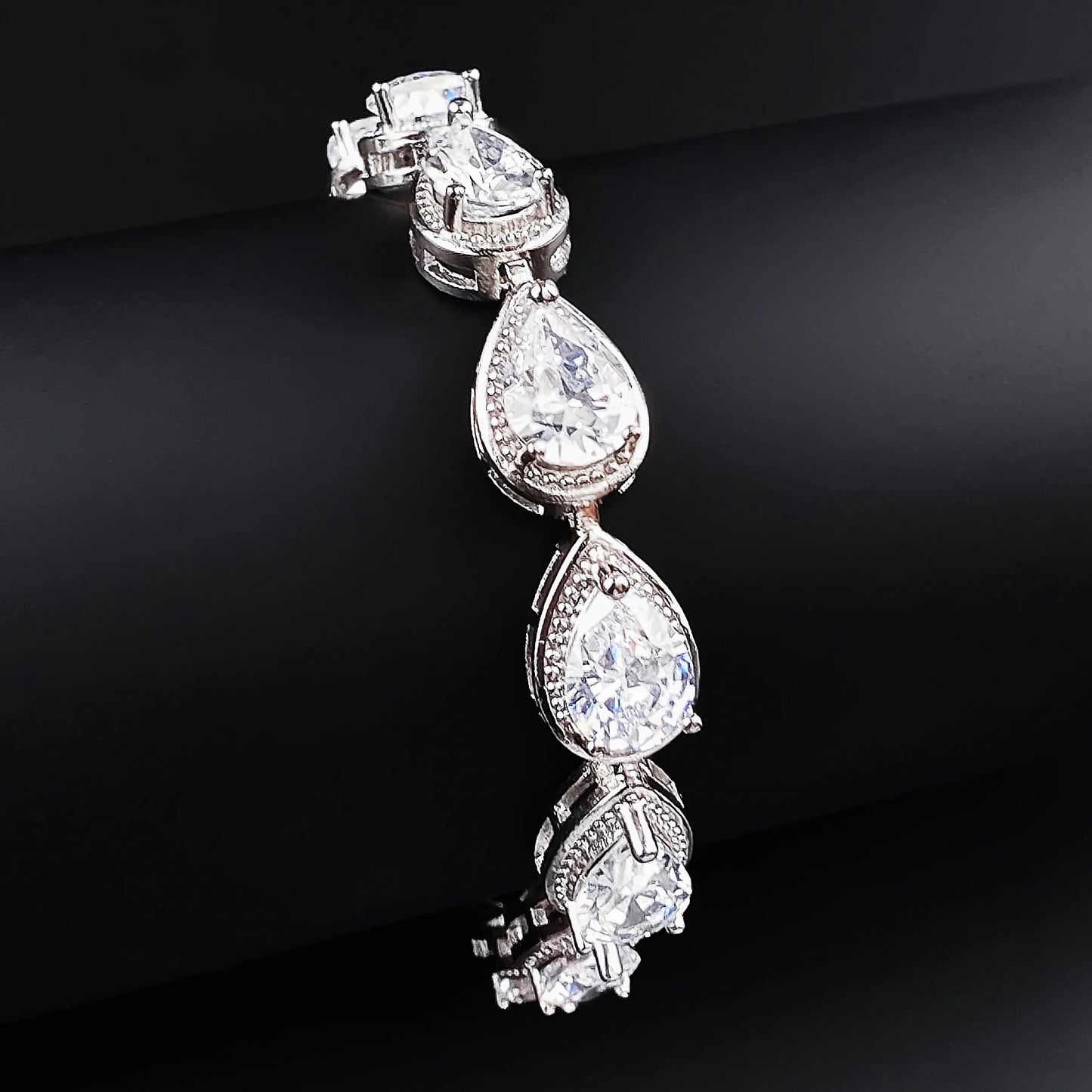 Luxury 18CM “Angel Tears” Pear-Shaped Silver Color Bracelet