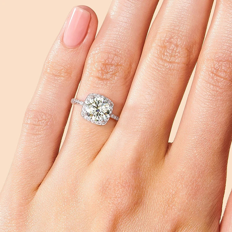 GRA Certified 0.5ct / 1ct D Color Moissanite Halo Ring for Women