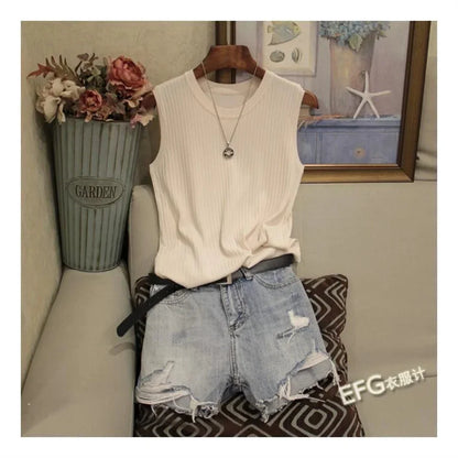 Women’s Sleeveless Knitted Blouse